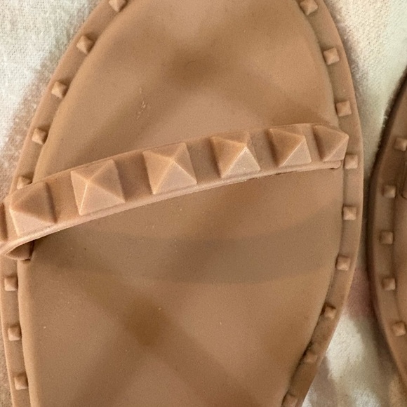 Steve Madden Tan Scalloped Sandals - Picture 3 of 4